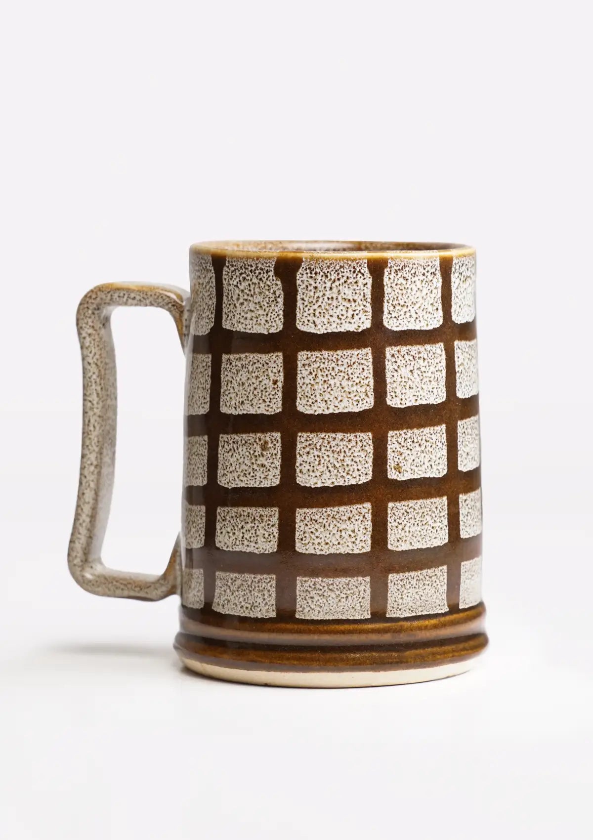 Ceramic beverage mug in Cream & brown