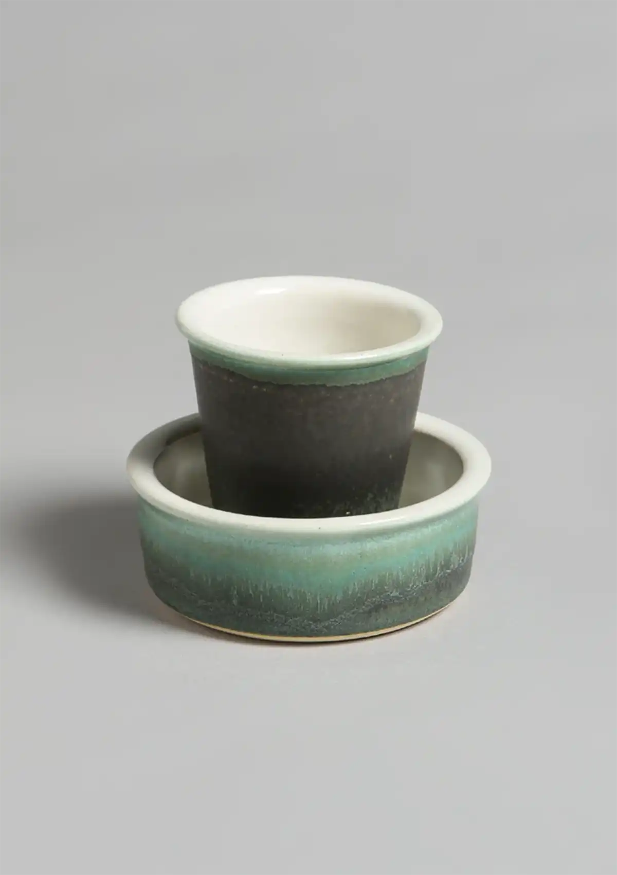 Ceramic filter coffee cups in Green & white