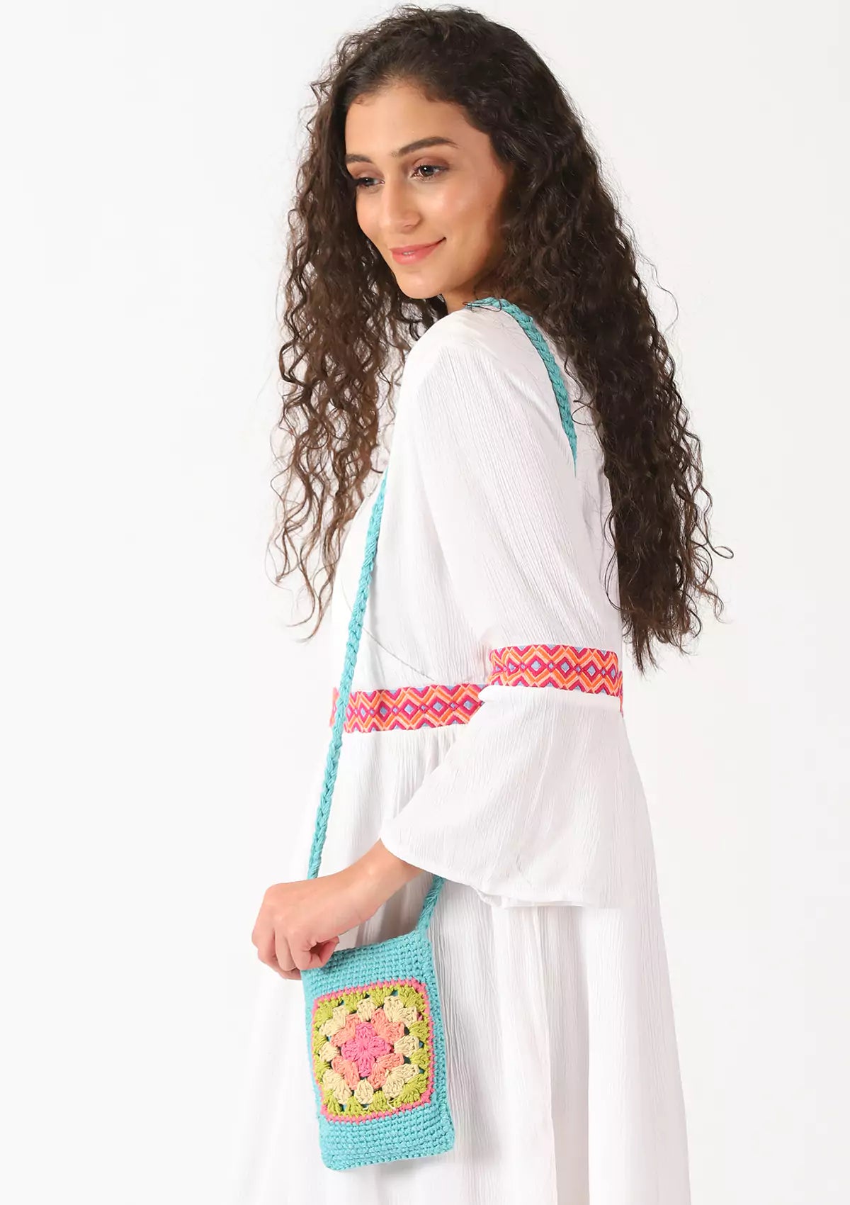 Crochet mobile pouch for women