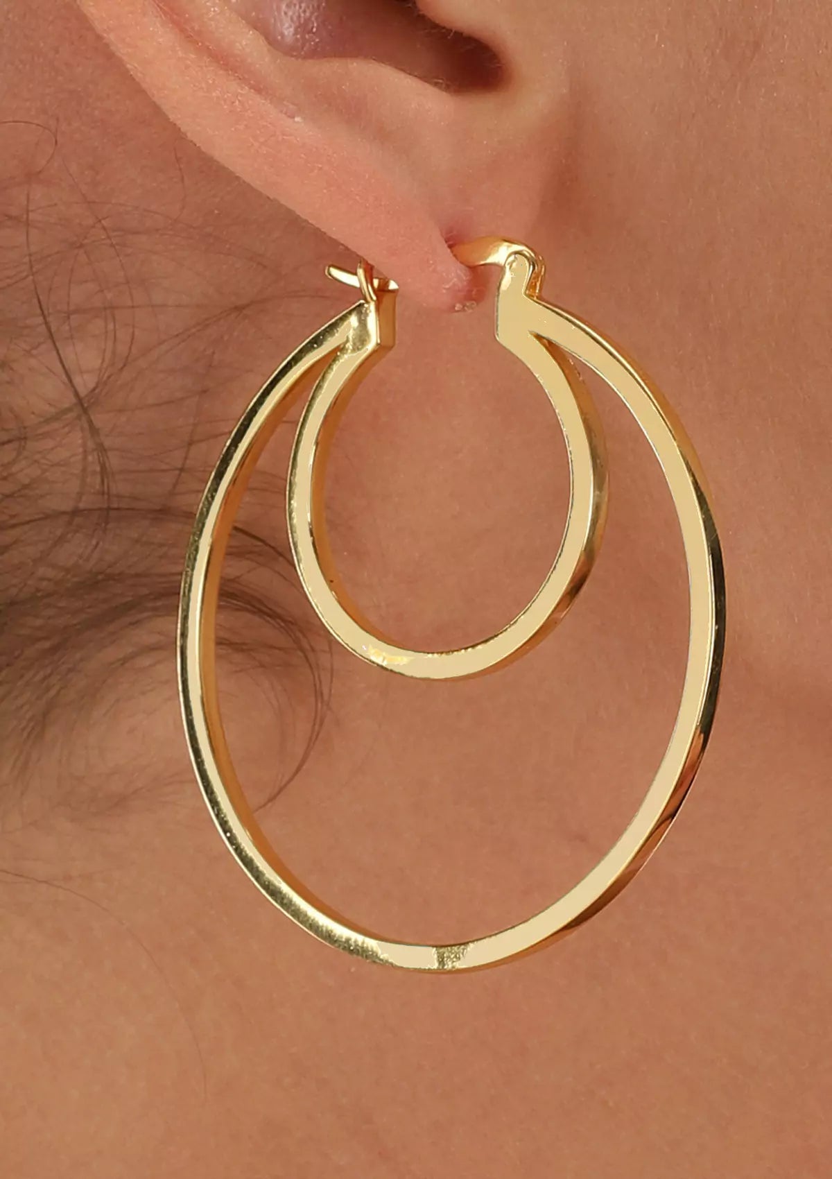 Round rim hoop earrings for women