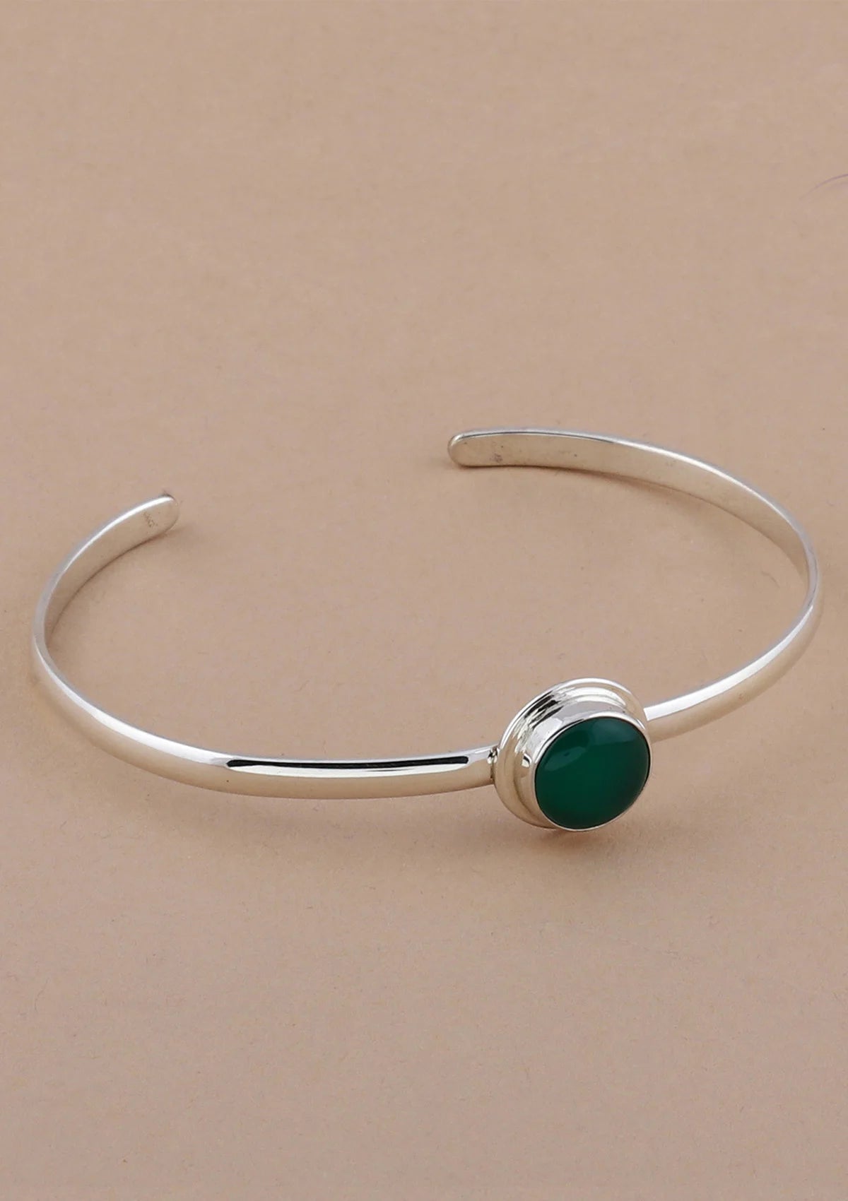 Silver_Bracelet_With_Green_Onyx_Stone