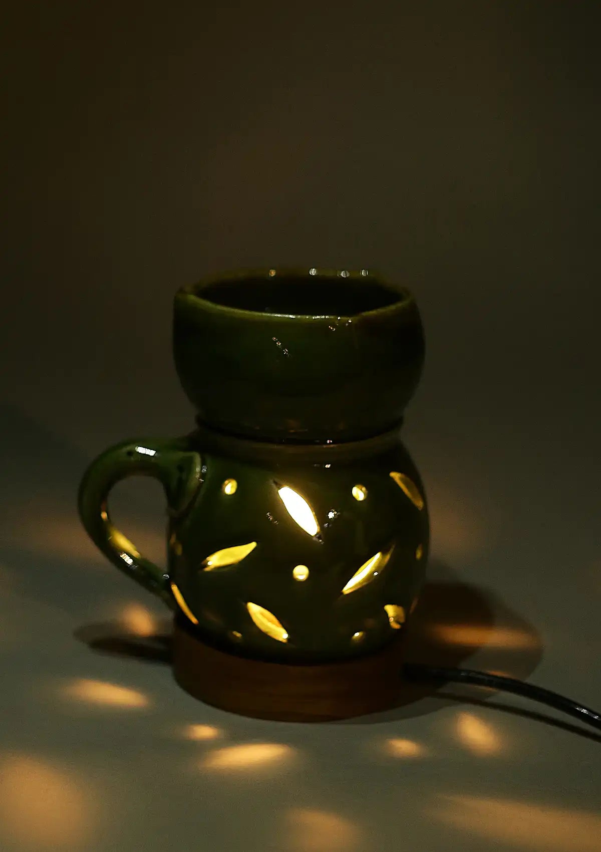 Aroma oil diffuser