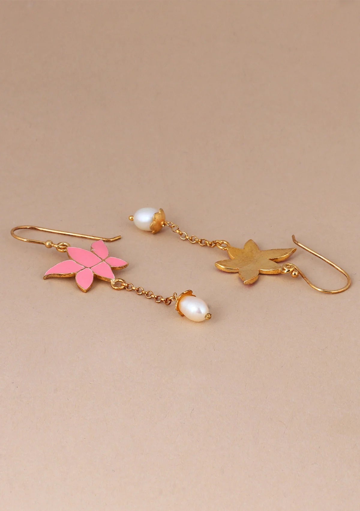 Designer lotus silver pendant necklace for women