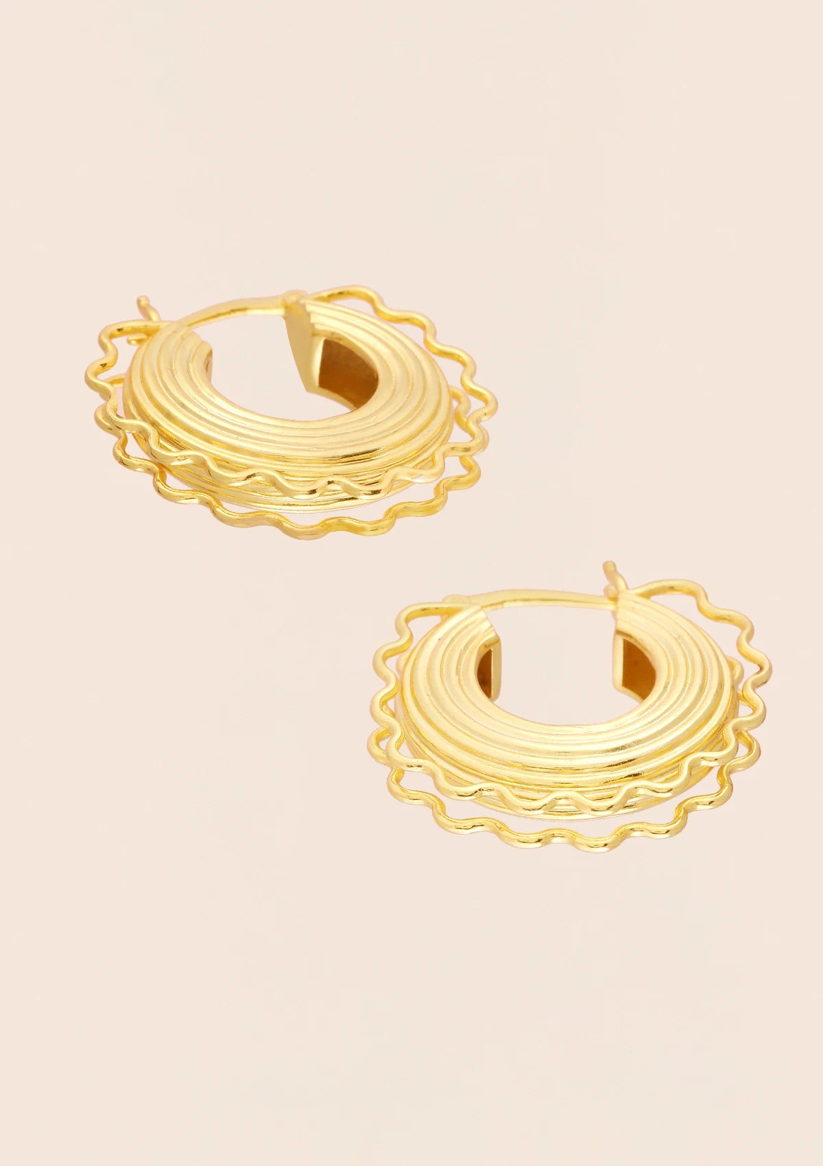 Fashion wavy ribbed hoop earrings for women