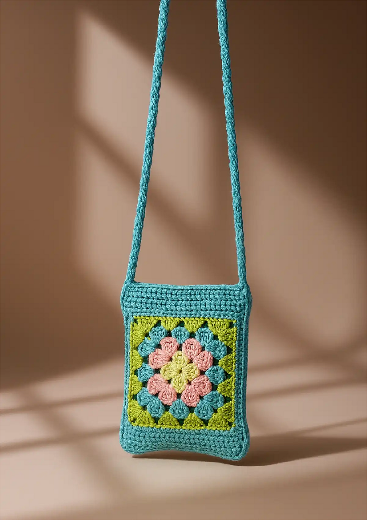Crochet mobile pouch for women
